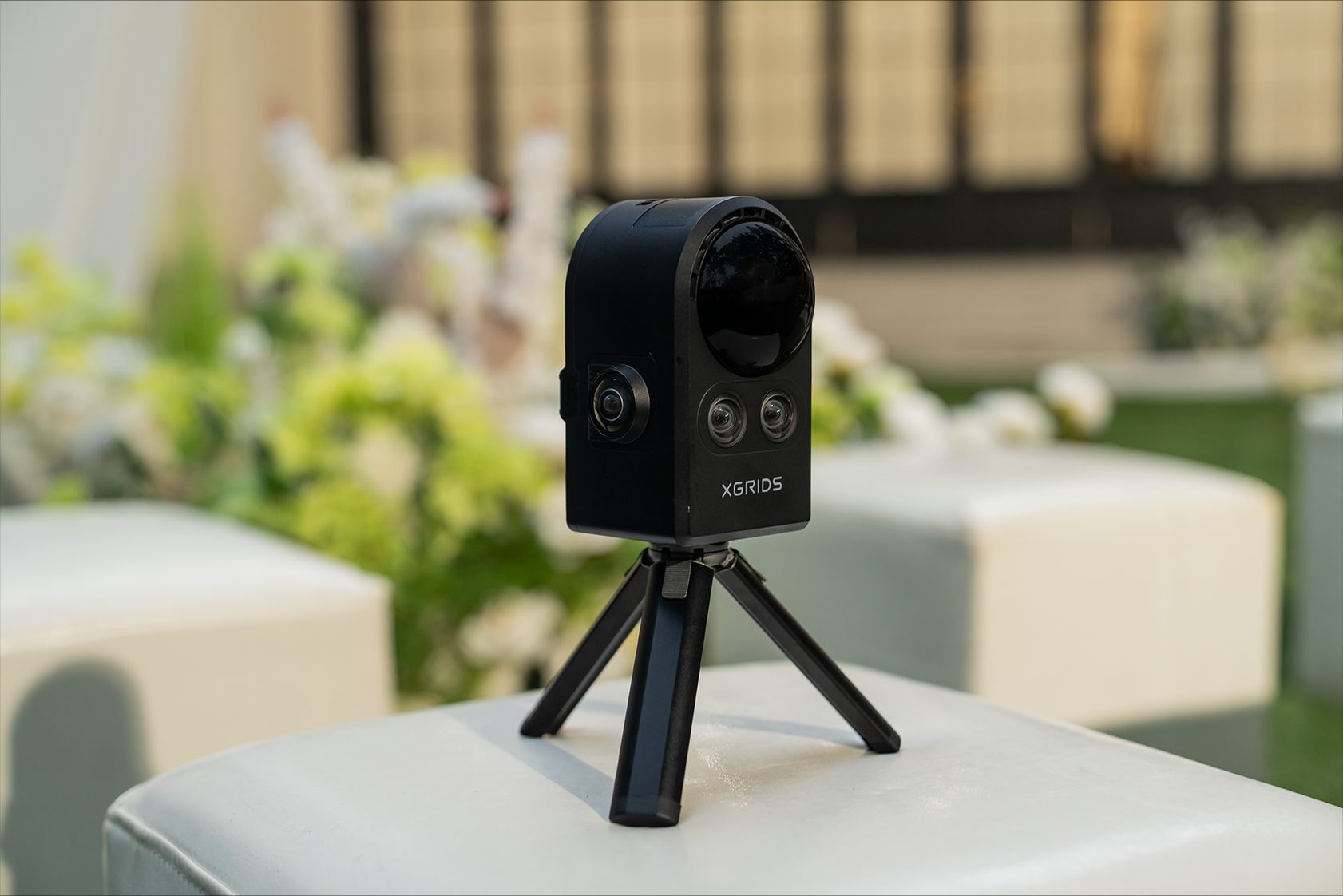 Capturing a landscaped garden with the Lixel K1